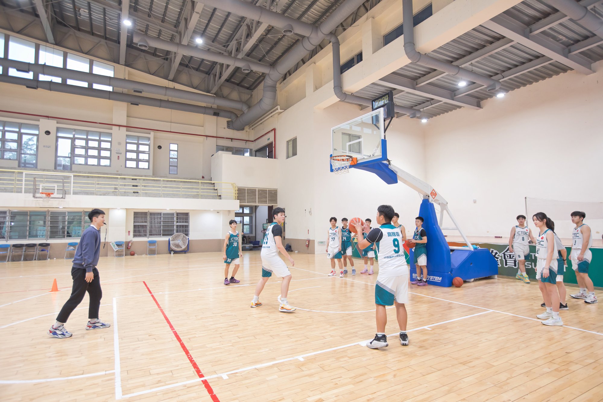 FIBA國際認證機械式籃球架